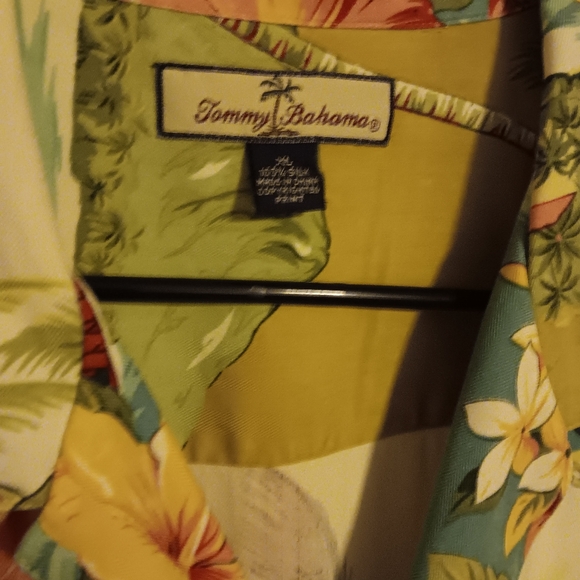 Men's Hawaiian shirt - Picture 2 of 3